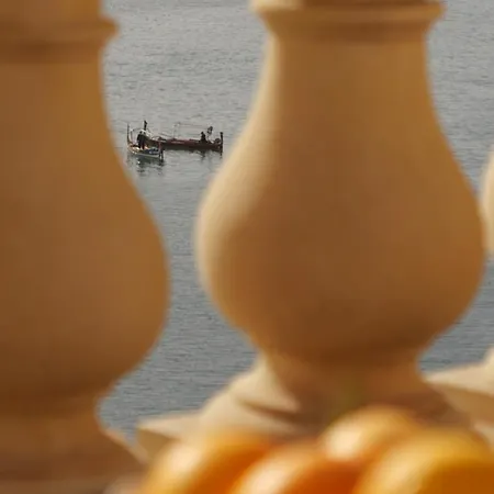 Penthouse W/ Unique Harbour View *