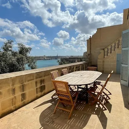 Penthouse W/ Unique Harbour View * Valletta