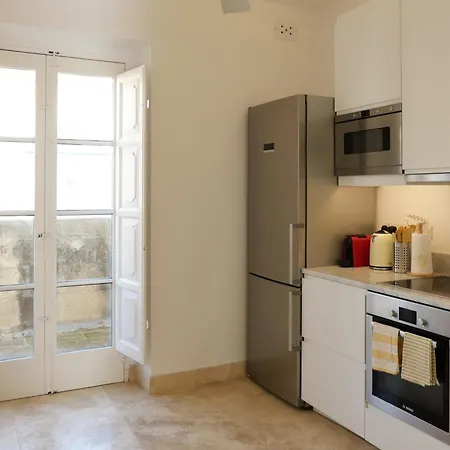 Penthouse W/ Unique Harbour View Апартаменты *