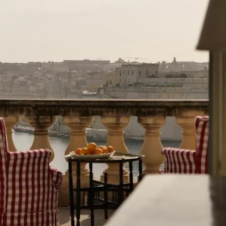 Penthouse W/ Unique Harbour View فاليتا