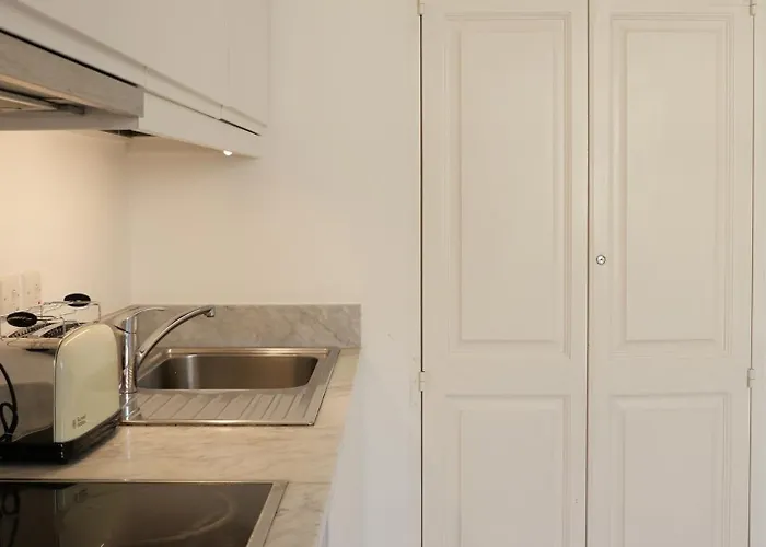 Penthouse W/ Unique Harbour View *