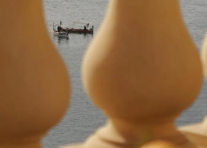 Penthouse W/ Unique Harbour View *