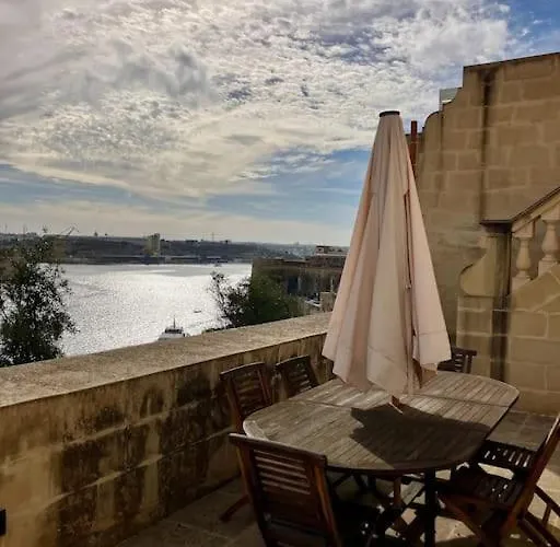 Penthouse W/ Unique Harbour View Apartman Valletta