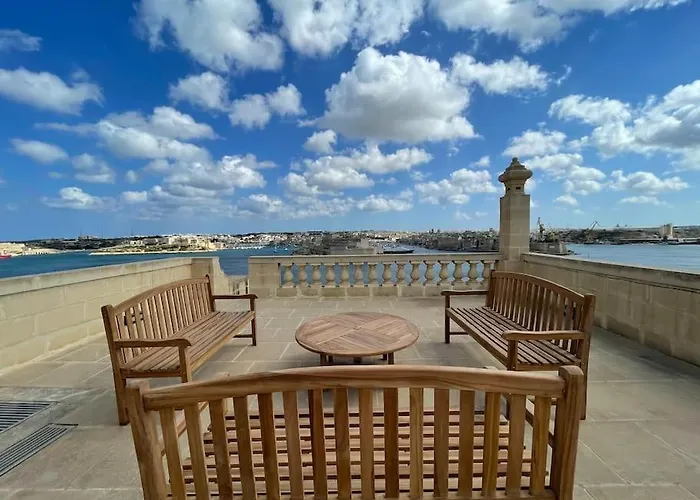 Penthouse W/ Unique Harbour View Valletta